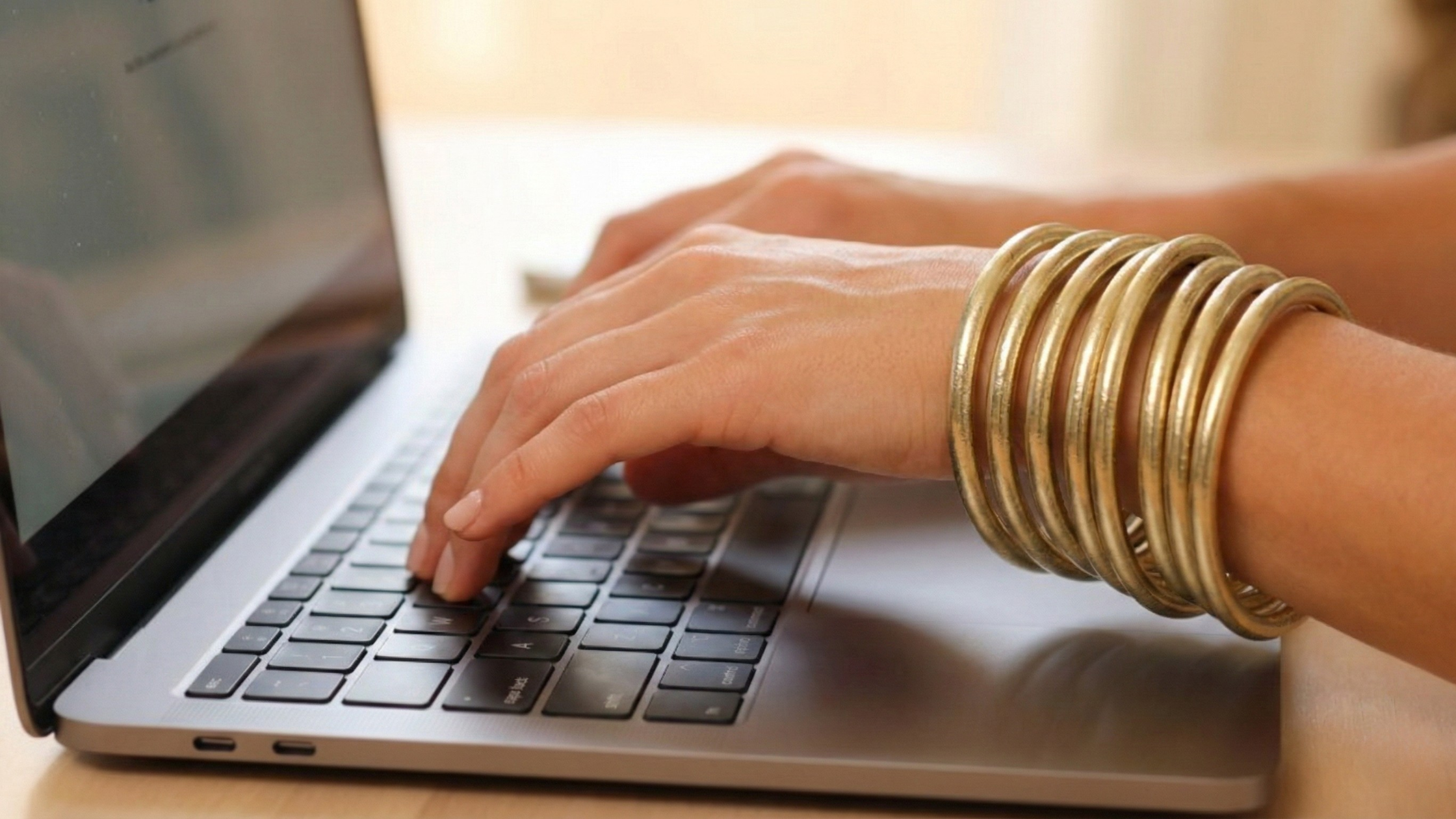 Why "Soundless Jewelry" is the Ultimate Work-From-Home Hack